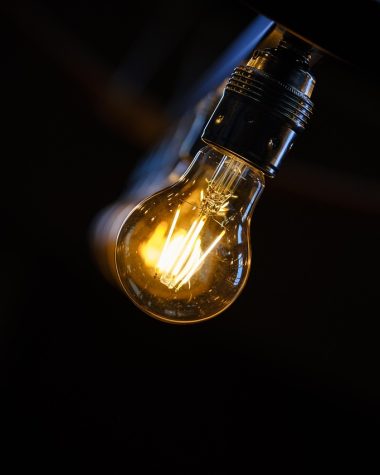 Verschillende soorten LED-lampen naast elkaar, waaronder E27, GU10 en kaarslampjes